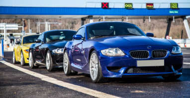Luxuslimousine und Sportwagen auf der Straße – Autoexport aus St. Wendel Luxuslimousine und Sportwagen auf der Straße – Autoexport aus St. Wendel